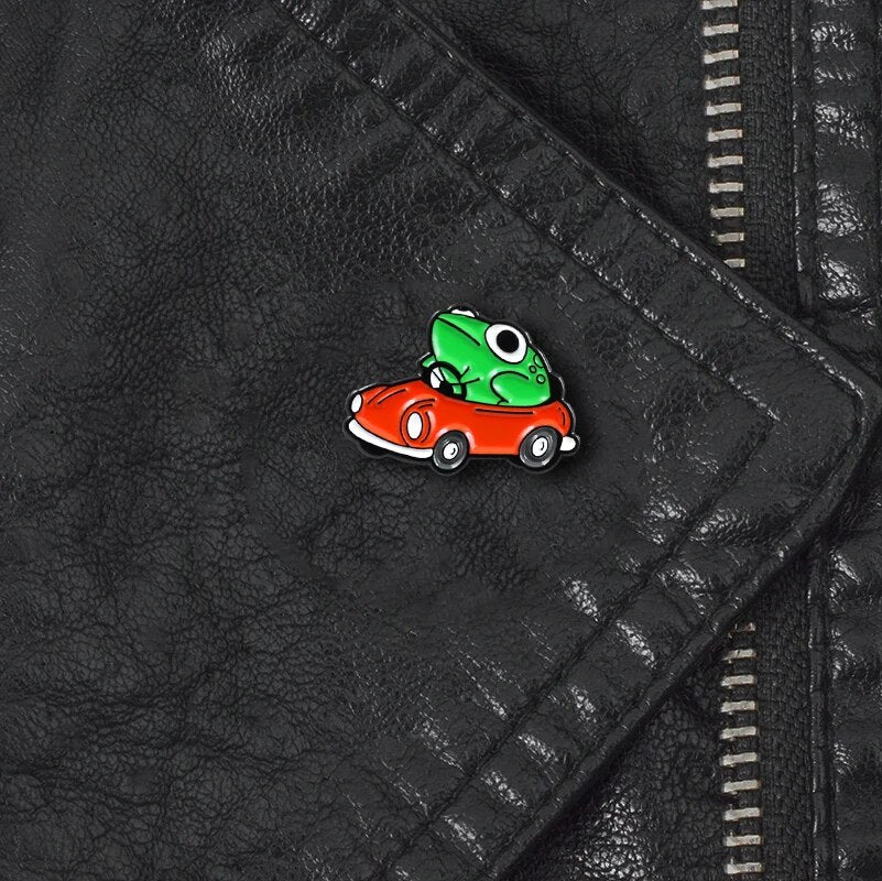 Frog Driving Red Car Enamel Pin Cartoon Cute Animal Brooch Cowboy Bag Lapel Badge Gender Pin Childs Jewelry Gift for Friends