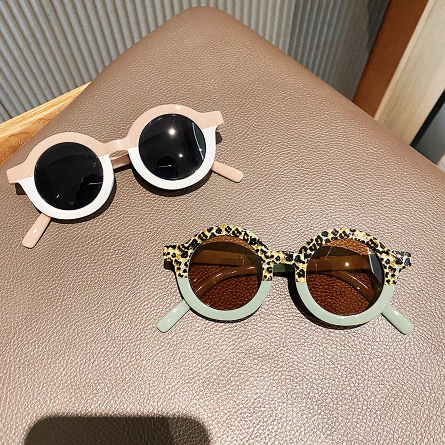 New Boys Girls Kids Sunglasses Fashion Anti-UV Round-Shaped Decorative Baby Children Lepoard Outdoor Beachwear