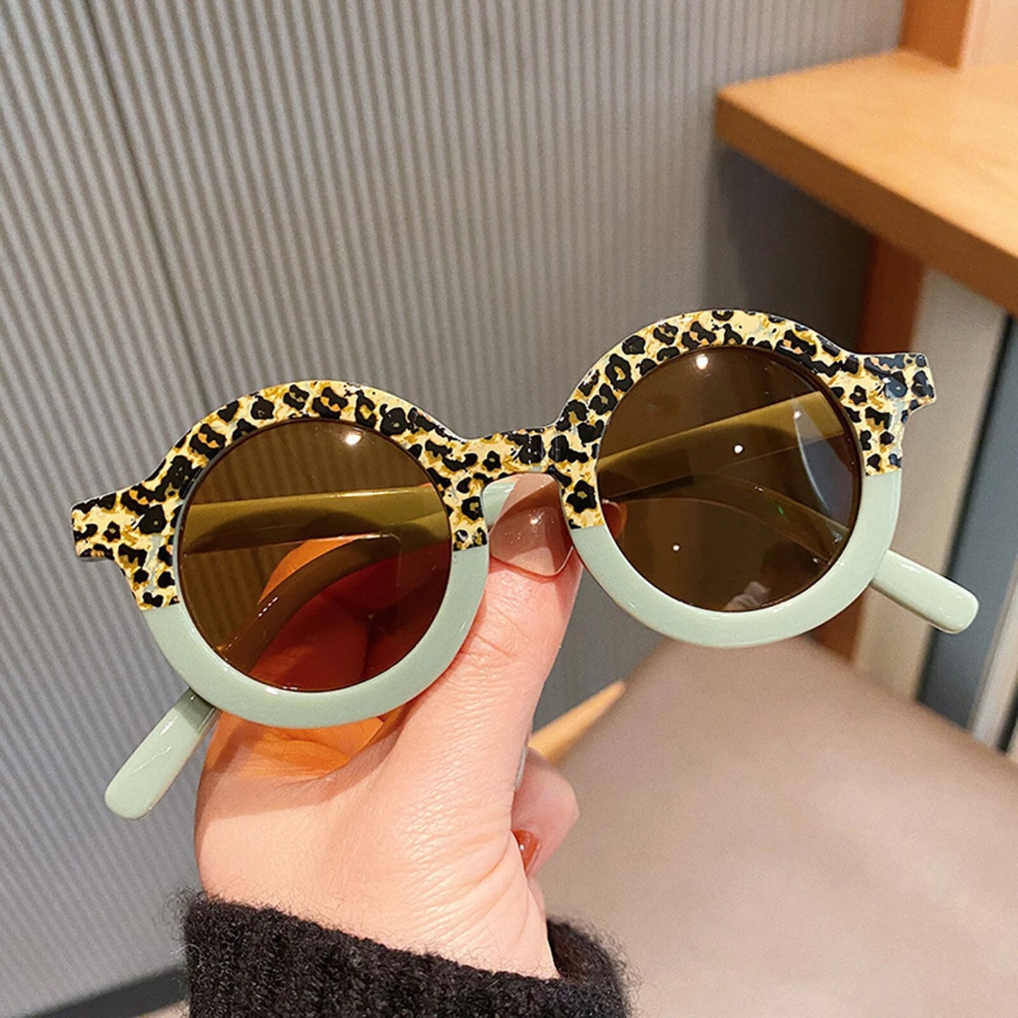 New Boys Girls Kids Sunglasses Fashion Anti-UV Round-Shaped Decorative Baby Children Lepoard Outdoor Beachwear