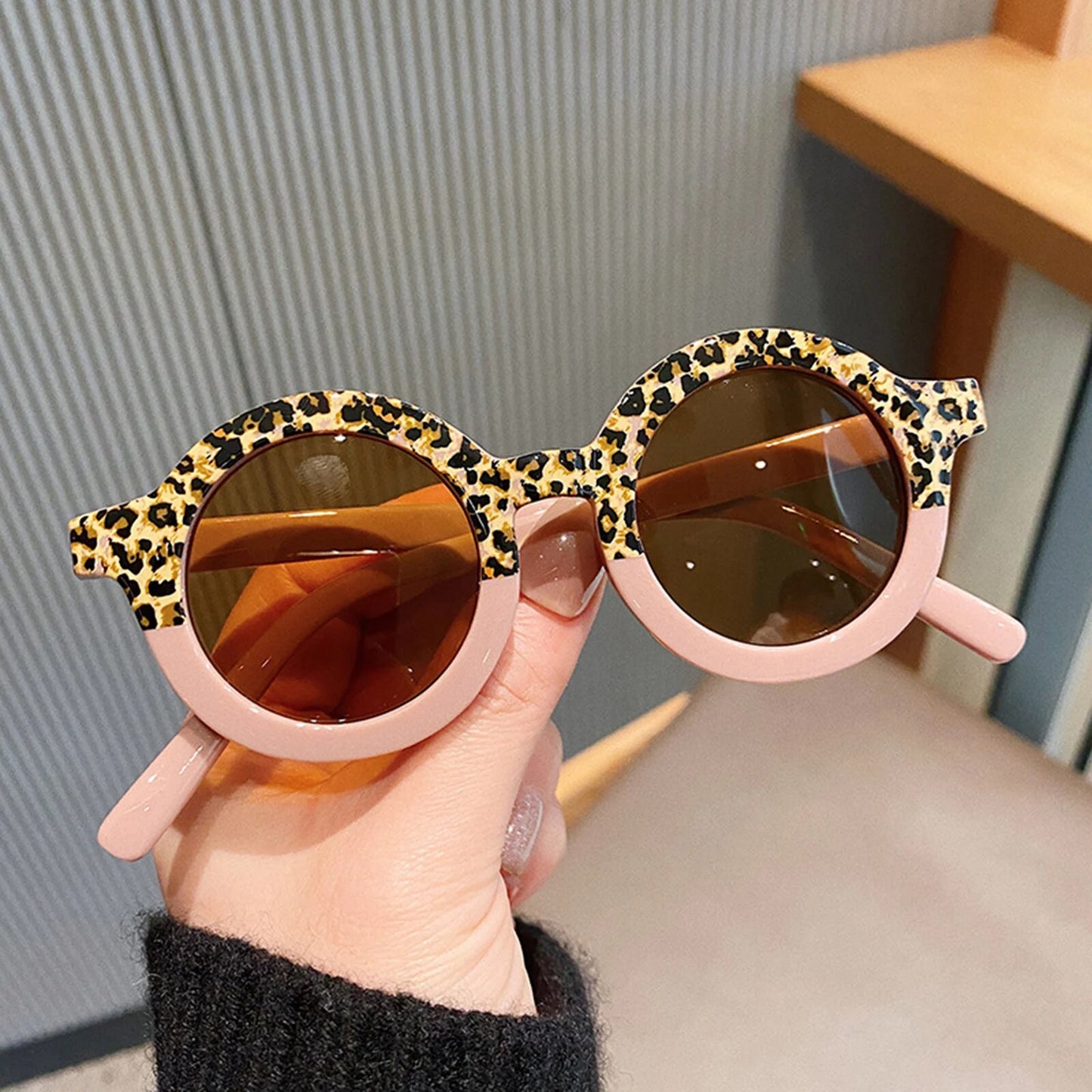 New Boys Girls Kids Sunglasses Fashion Anti-UV Round-Shaped Decorative Baby Children Lepoard Outdoor Beachwear