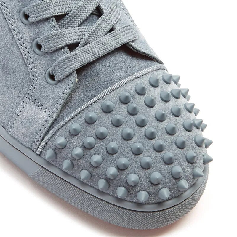 Grey Suede Men Casual Shoes Rivet Stud Flat Low Top Spike Outdoor Sneakers Lace up Men Runway Chaussures Hommes