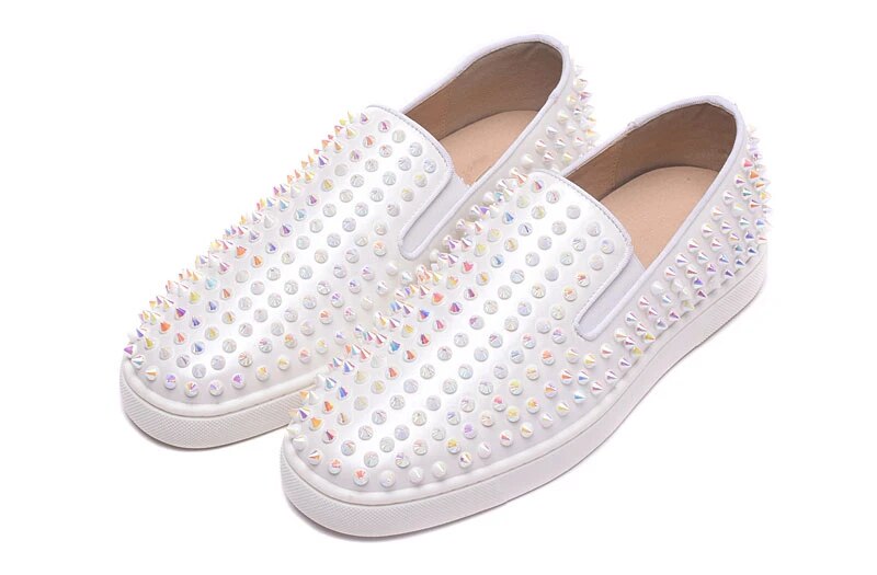 Casual Men Shoes White Rivet Breathable Men's Sneakers 2018 New Leather Solid Slip-On Flats Loafers Luxury Spikes Shoes Man