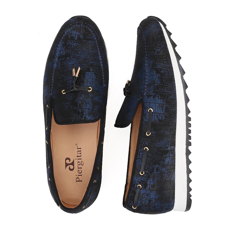 Piergitar 2022 New Handcrafted Navy Blue Mixed Colors Men Sneakers With Metal Tassel Sporty Style Slip-on Men's Casual Shoes