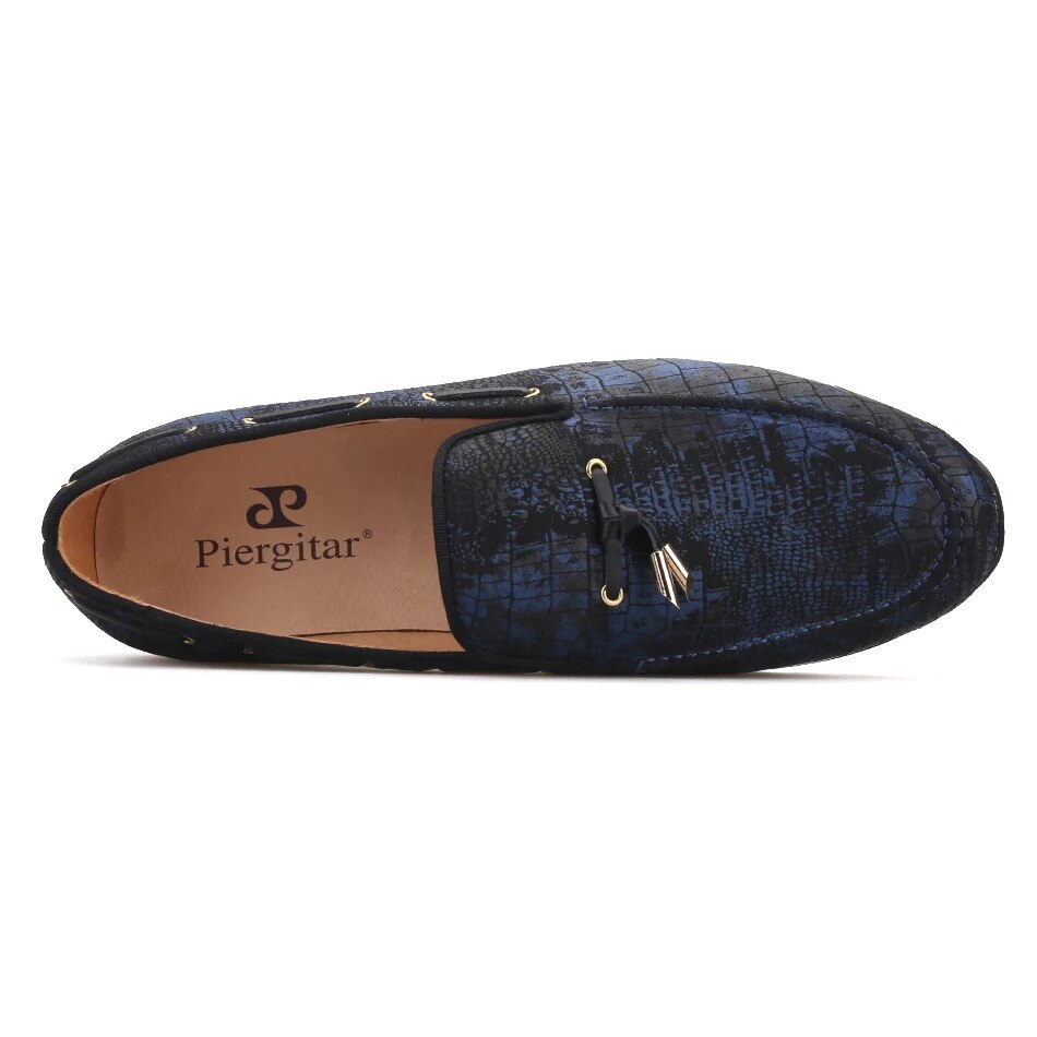 Piergitar 2022 New Handcrafted Navy Blue Mixed Colors Men Sneakers With Metal Tassel Sporty Style Slip-on Men's Casual Shoes