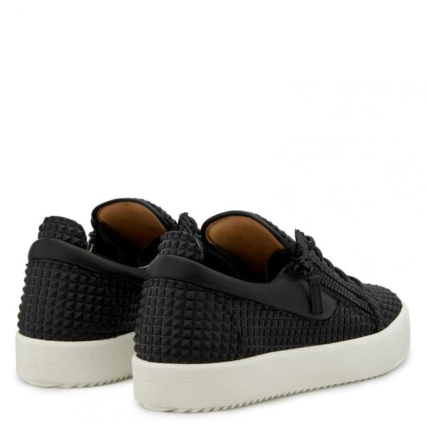 Embossed Leather Black White Urban Casual Shoes Side Zipper Elastic Cross-tied Rivets Toe Platform Flats Low Top Spikes Sneakers