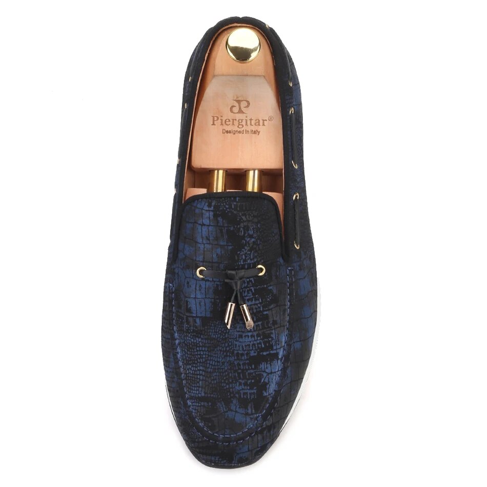 Piergitar 2022 New Handcrafted Navy Blue Mixed Colors Men Sneakers With Metal Tassel Sporty Style Slip-on Men's Casual Shoes