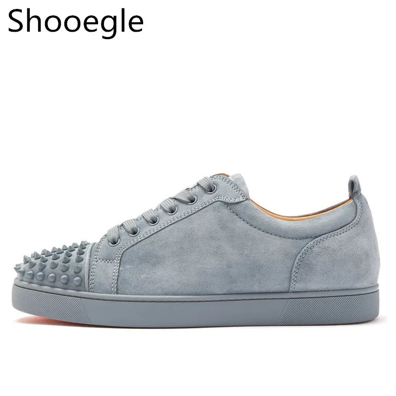 Grey Suede Men Casual Shoes Rivet Stud Flat Low Top Spike Outdoor Sneakers Lace up Men Runway Chaussures Hommes