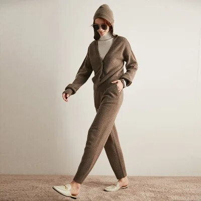 100 Pure Cashmere suits  women autumn and winter new pure cashmere suit two-piece suit knitted V-neck  wide-leg pants