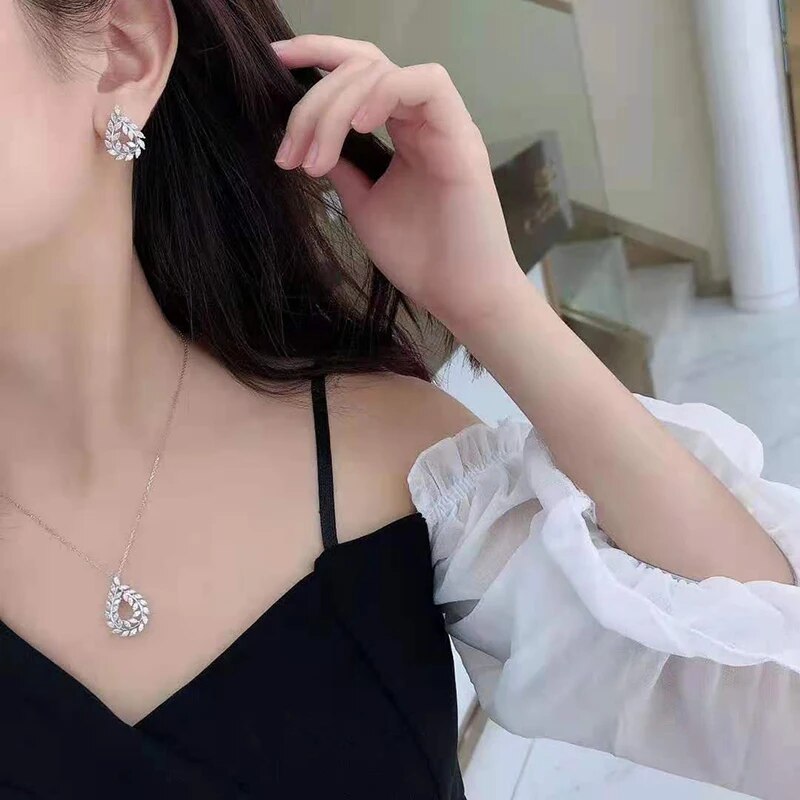 18K White Gold Real Diamonds Micro Paved Geometric Pendent Free Necklace Gifted for Women Wedding Link Chain Au750