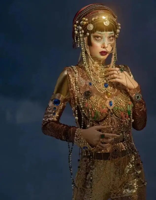 New sexy Jibaro banshee Cosplay clothing  golden  metal chain shiny colorful full Rhinestone nightclub showgirl dance sta
