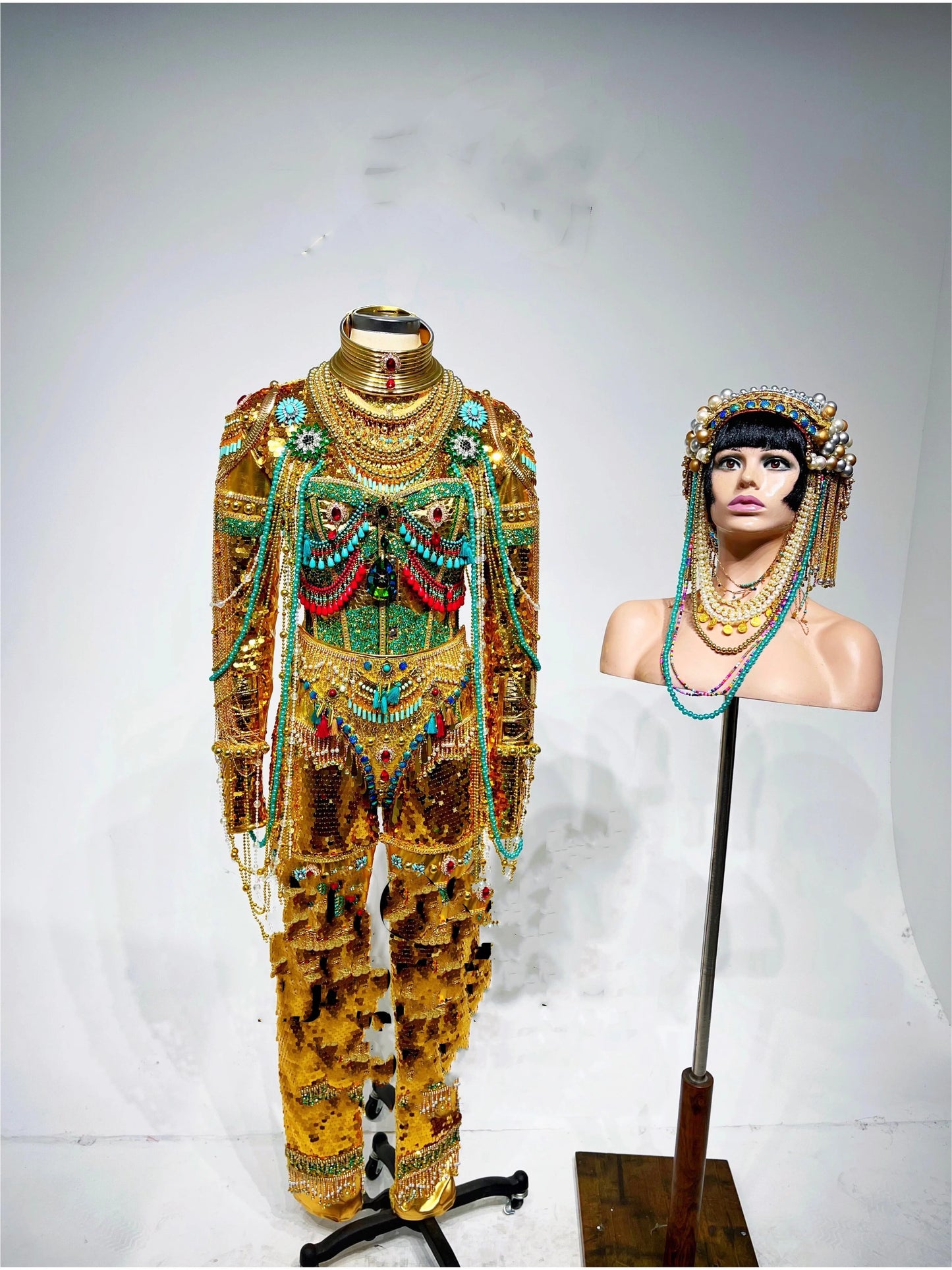 New sexy Jibaro banshee Cosplay clothing  golden  metal chain shiny colorful full Rhinestone nightclub showgirl dance sta