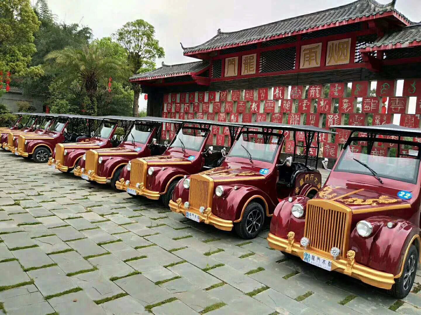 Battery Car Four-wheel Electric Classic Vintage Classic Car NEV Battery Electric Vehicles .