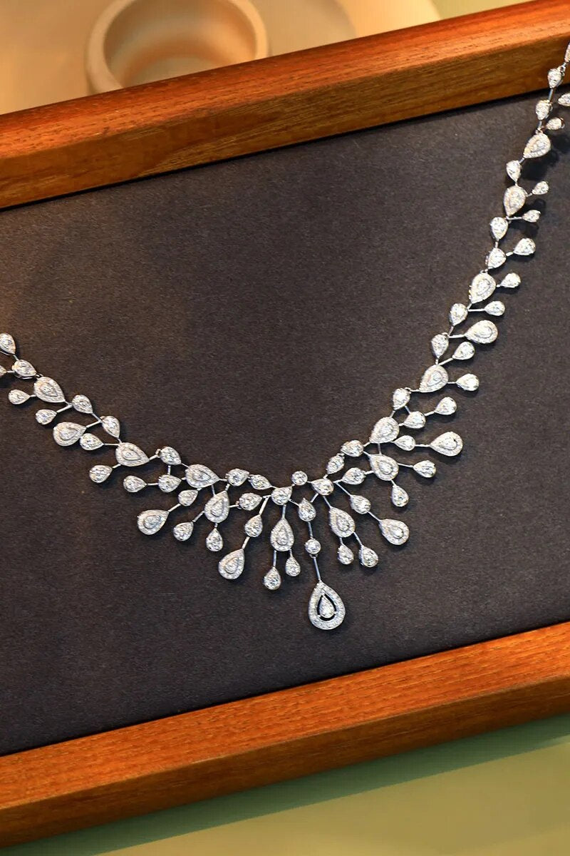 LUOWEND 18K White Gold Necklace 6.8carat Natural Diamond Classic Tassel Palace Style Necklace for Women High Wedding Jewelry