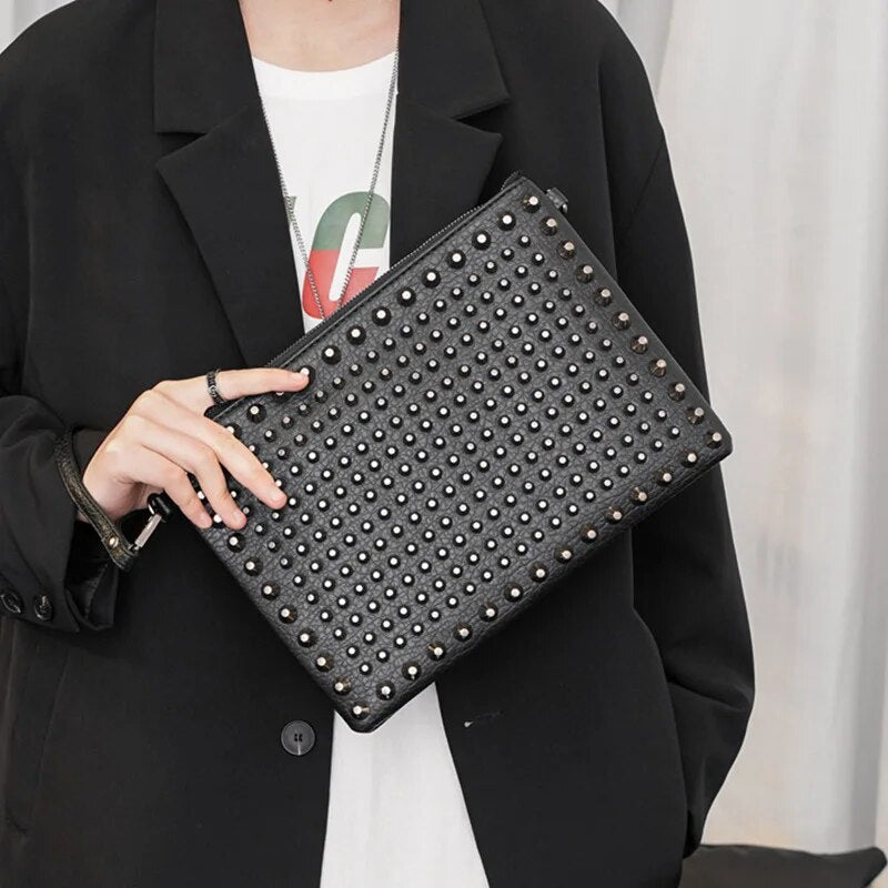 DAEYOTEN Famous Brands Men's Clutch Handbag Rivets Decoration Envelope Bag Unisex Pu Leather Handbags 2019 Free Shipping ZM0379