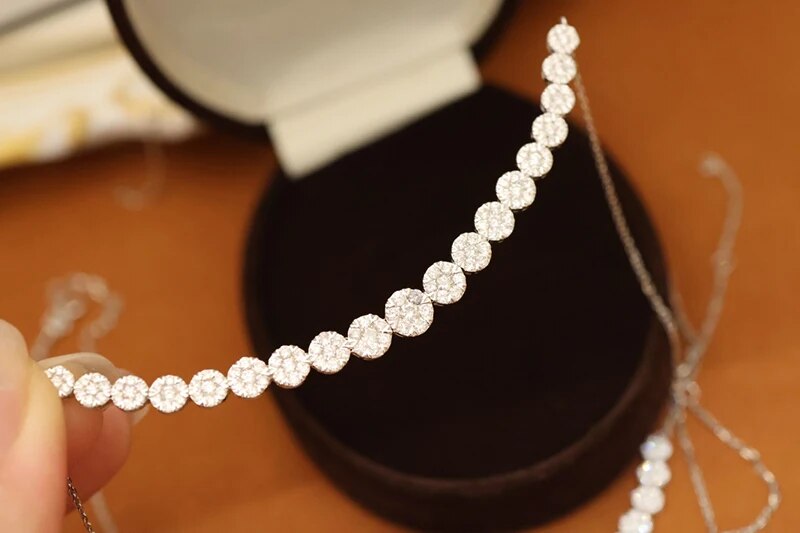 LUOWEND 18K White Gold Necklace Luxury Real Natural Diamonds 2.0carat Romantic Smile Shape Engagement Jewelry for Women