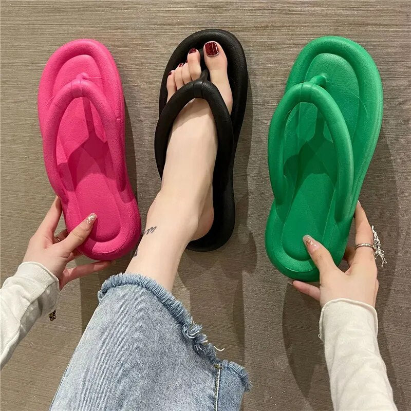 Q182 new summer Southeast Asia leisure trend men's rubber thick-soled pinch herringbone beach slippers denim spot