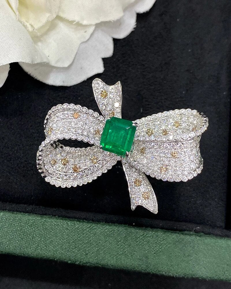 LUOWEND 18K White Gold Necklace Real Natural Diamond Luxury Emerald Pendant Exquisite Bow Shape Jewelry for Women Senior Banquet