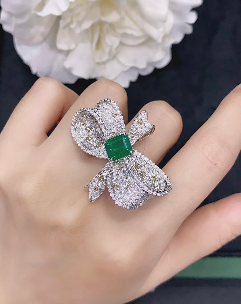 LUOWEND 18K White Gold Necklace Real Natural Diamond Luxury Emerald Pendant Exquisite Bow Shape Jewelry for Women Senior Banquet
