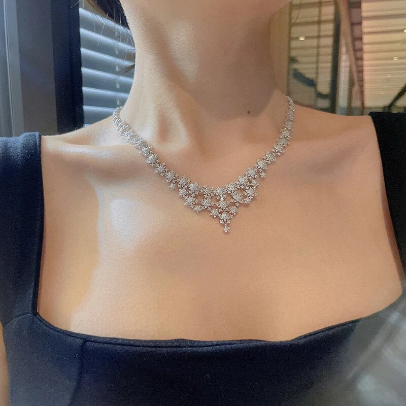 Aazuo 18K Pure White Gold Real Diamond 8.0ct H Luxury Full Diamonds Snowflake Necklace Gifted For Women High Class Banquet Party