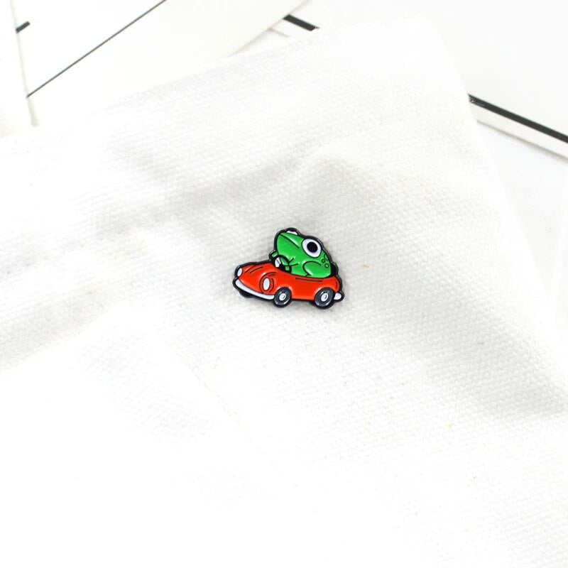 Frog Driving Red Car Enamel Pin Cartoon Cute Animal Brooch Cowboy Bag Lapel Badge Gender Pin Childs Jewelry Gift for Friends