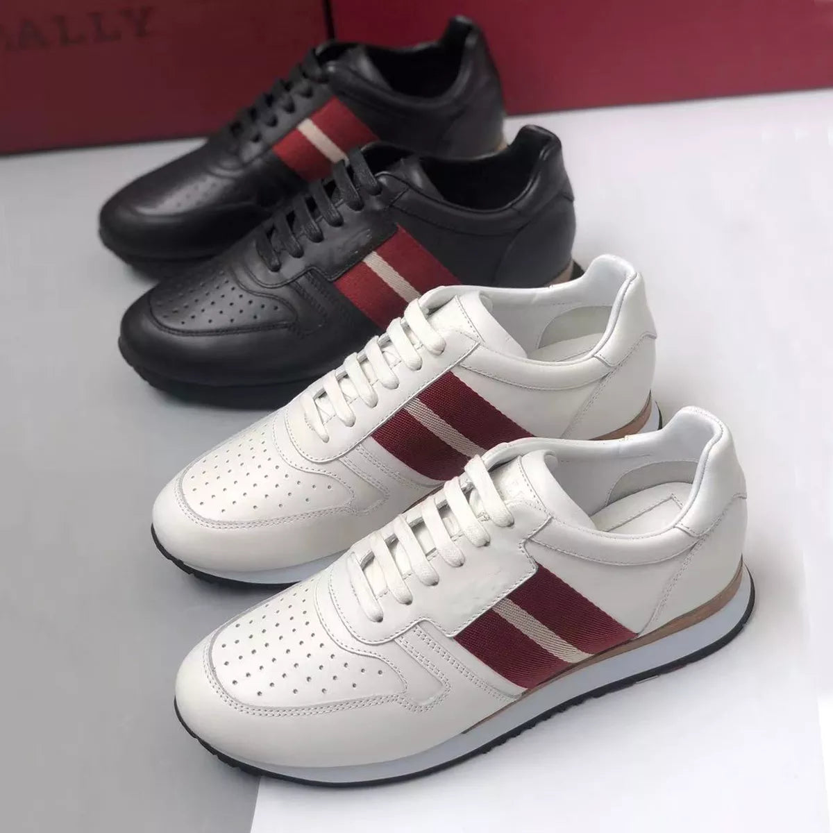 Perforated Breathable Men's Casual Shoes Male Designer Leather Matching Sneakers Platform Walking Thick soled shoes White/Black