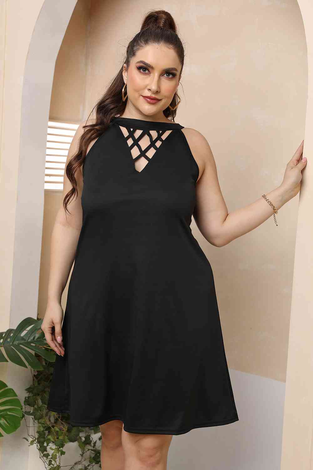 Plus Size Cutout Round Neck Sleeveless Dress - KAISERINC